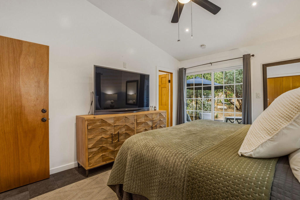 25106 Rim Rock Road Property Photo 28