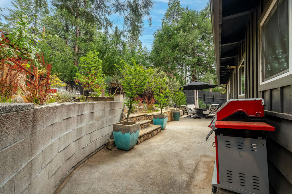 25106 Rim Rock Road Property Photo 32