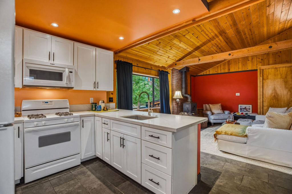 25106 Rim Rock Road Property Photo 38