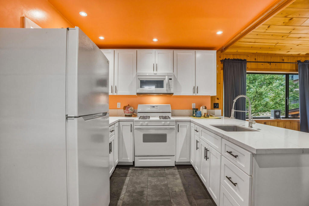 25106 Rim Rock Road Property Photo 39