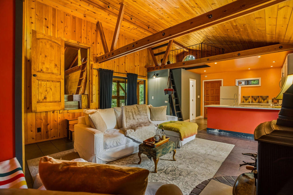 25106 Rim Rock Road Property Photo 45