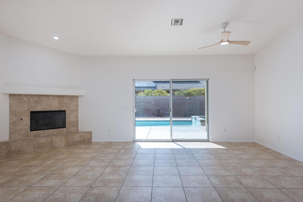 74137 Academy Lane E Property Photo 2