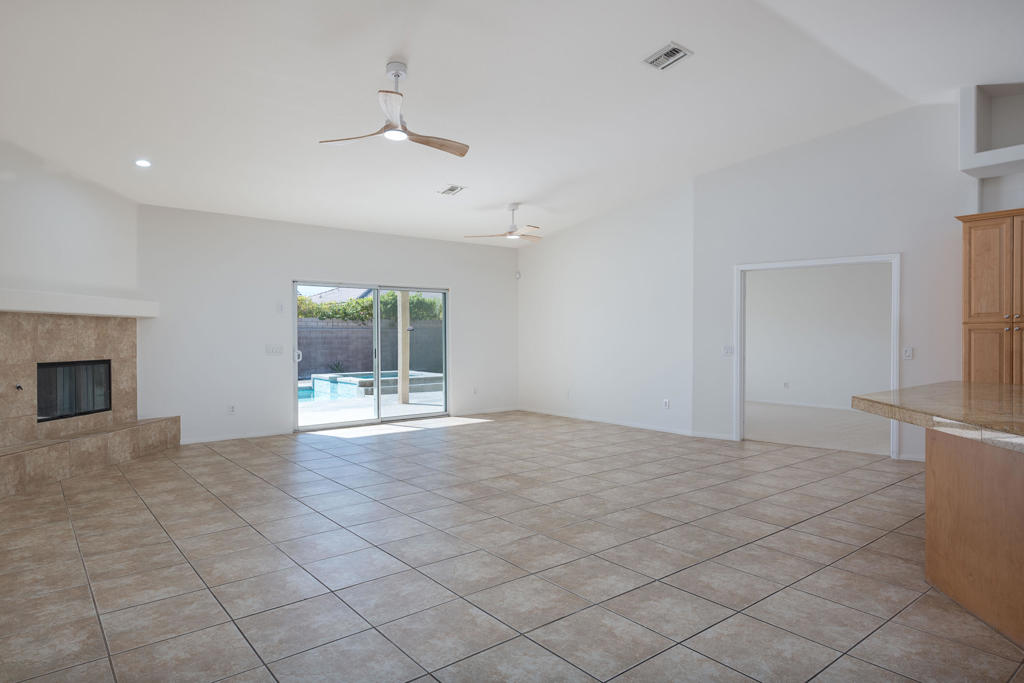 74137 Academy Lane E Property Photo 3