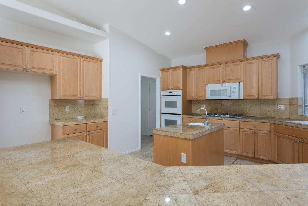 74137 Academy Lane E Property Photo 6