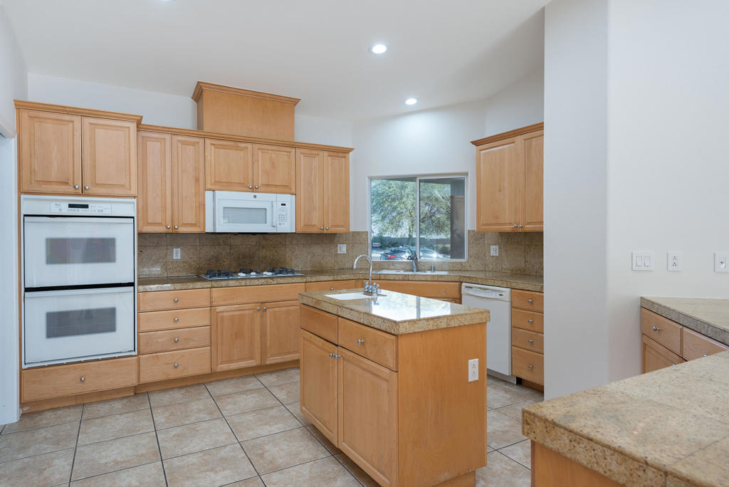 74137 Academy Lane E Property Photo 7