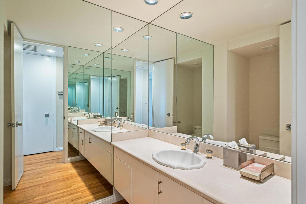 219146043PS Property Photo 34