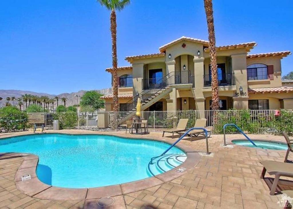 50690 Santa Rosa Plaza 1 Property Photo 2