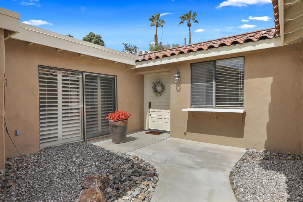 412 S Sierra Madre Property Photo 2