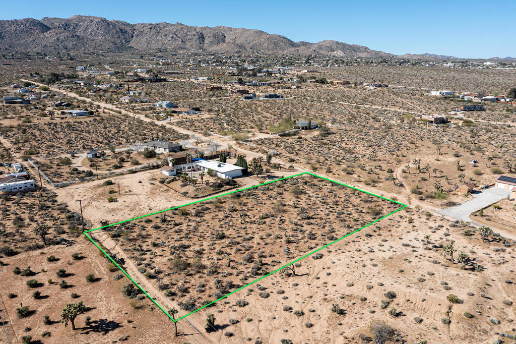 102 Saddleback Road Property Photo 2