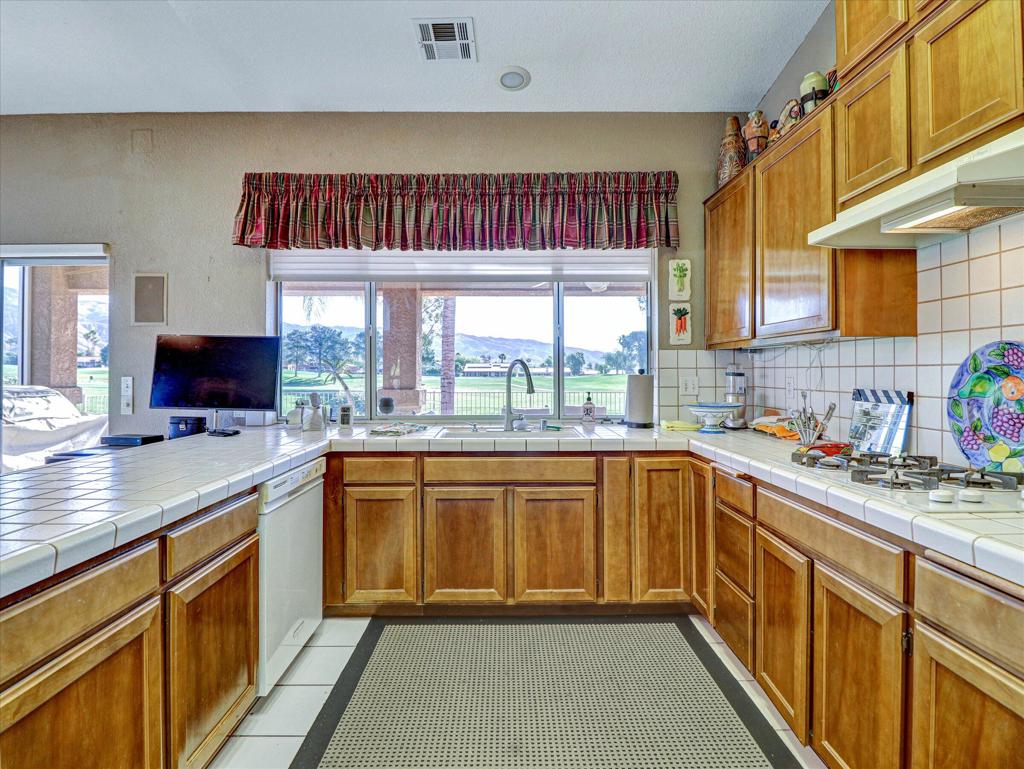9840 Warwick Drive Property Photo 17