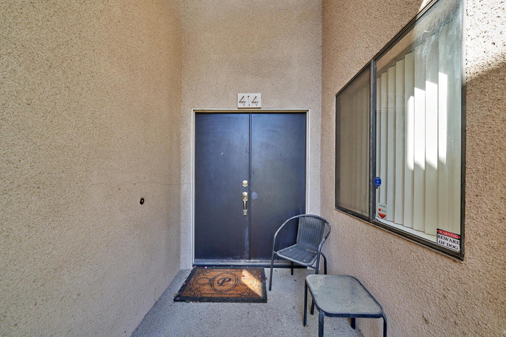 414 W Village Square N Property Photo 2