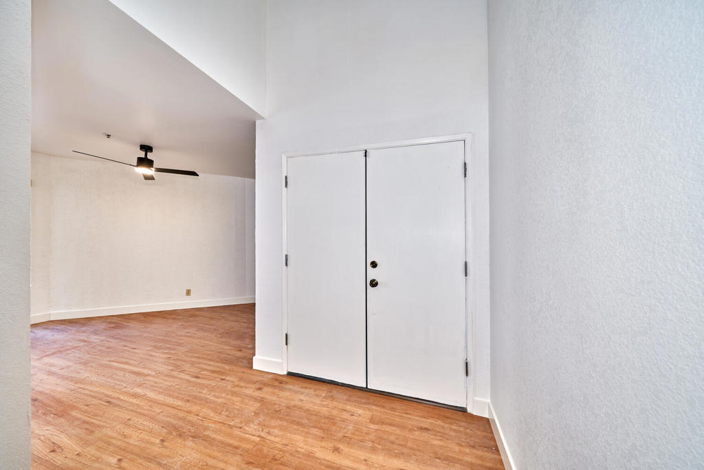 414 W Village Square N Property Photo 3