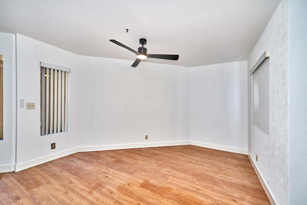 414 W Village Square N Property Photo 5