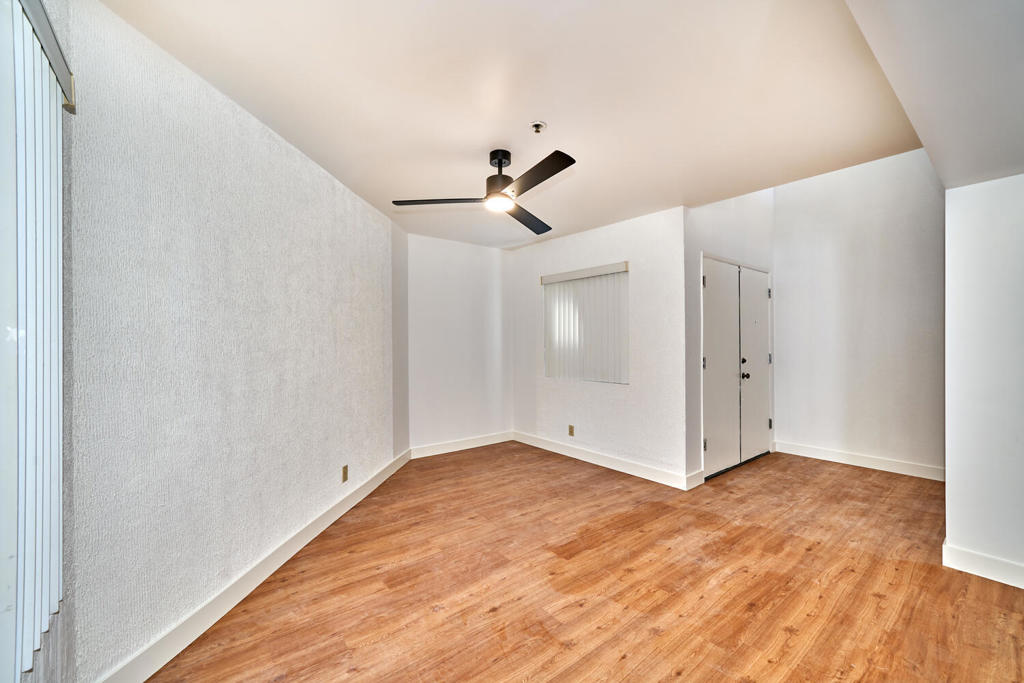 414 W Village Square N Property Photo 6