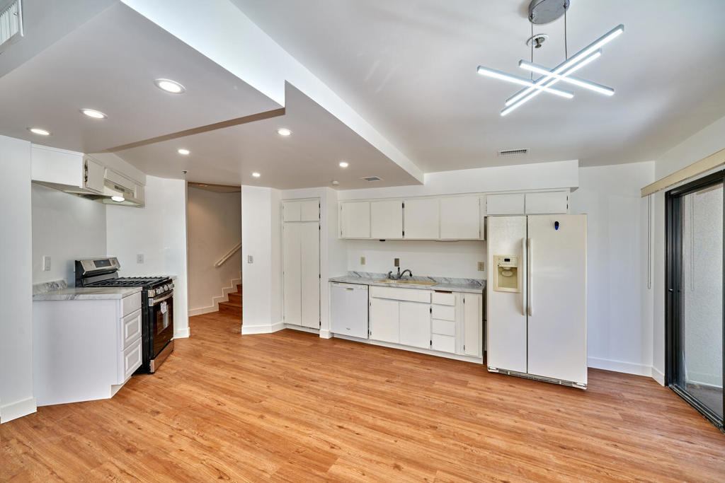 414 W Village Square N Property Photo 7
