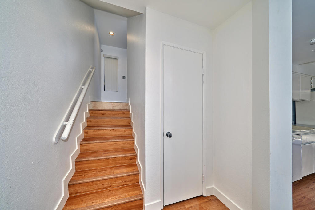 414 W Village Square N Property Photo 16