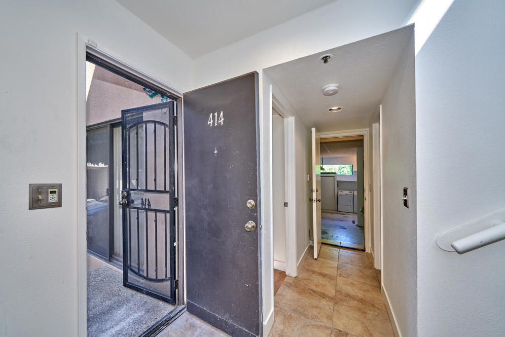 414 W Village Square N Property Photo 18