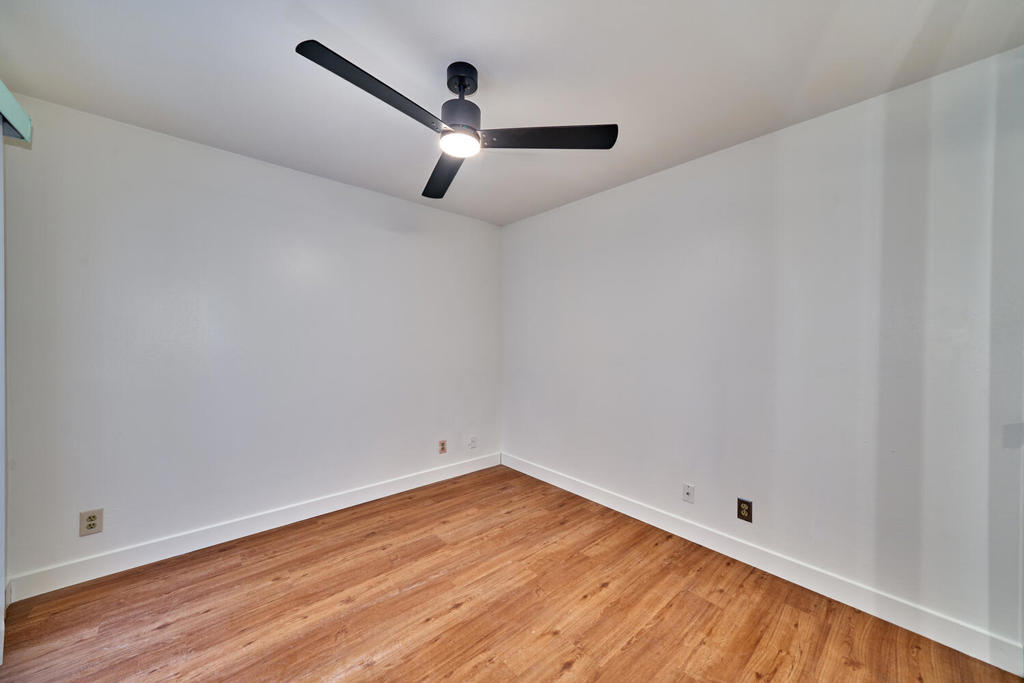 414 W Village Square N Property Photo 20