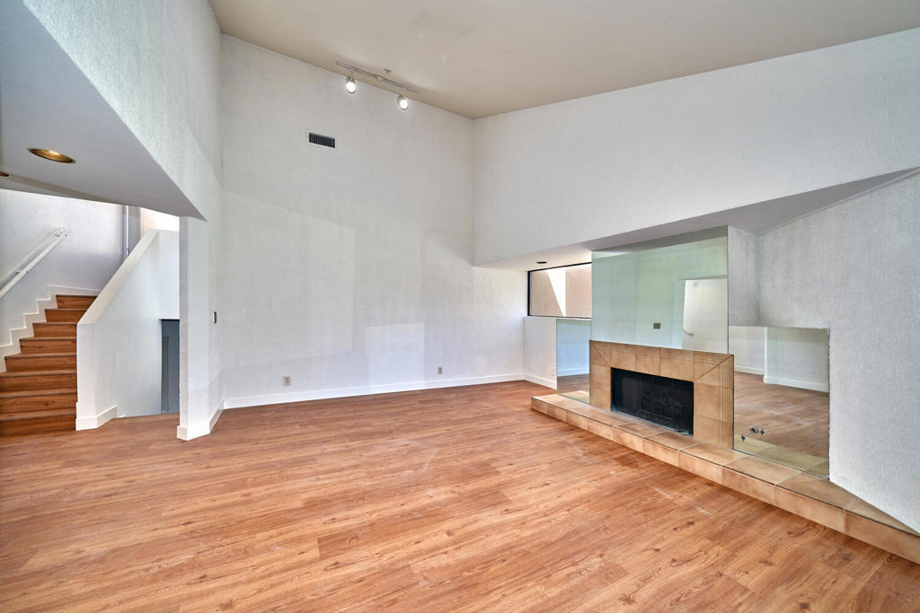 414 W Village Square N Property Photo 28