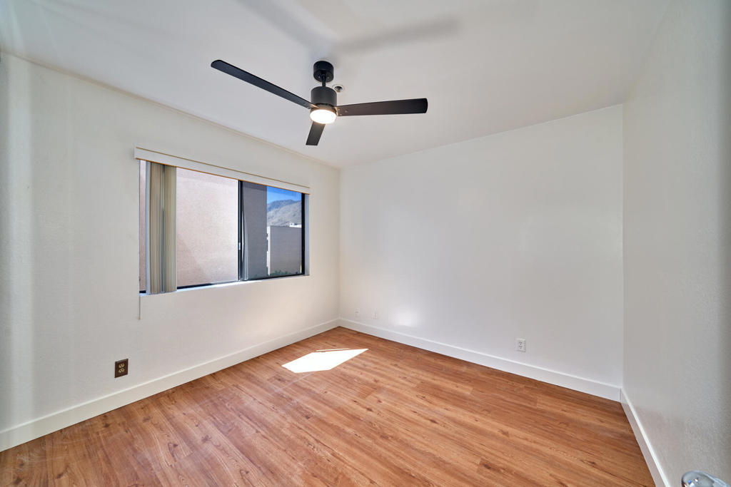 414 W Village Square N Property Photo 32