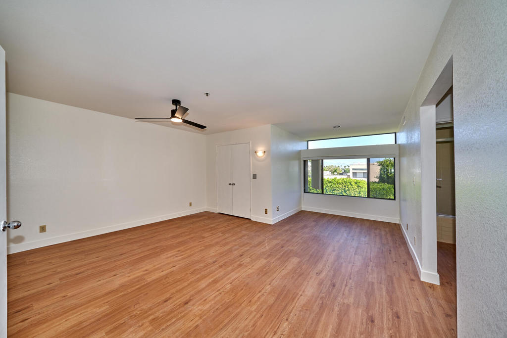 414 W Village Square N Property Photo 33