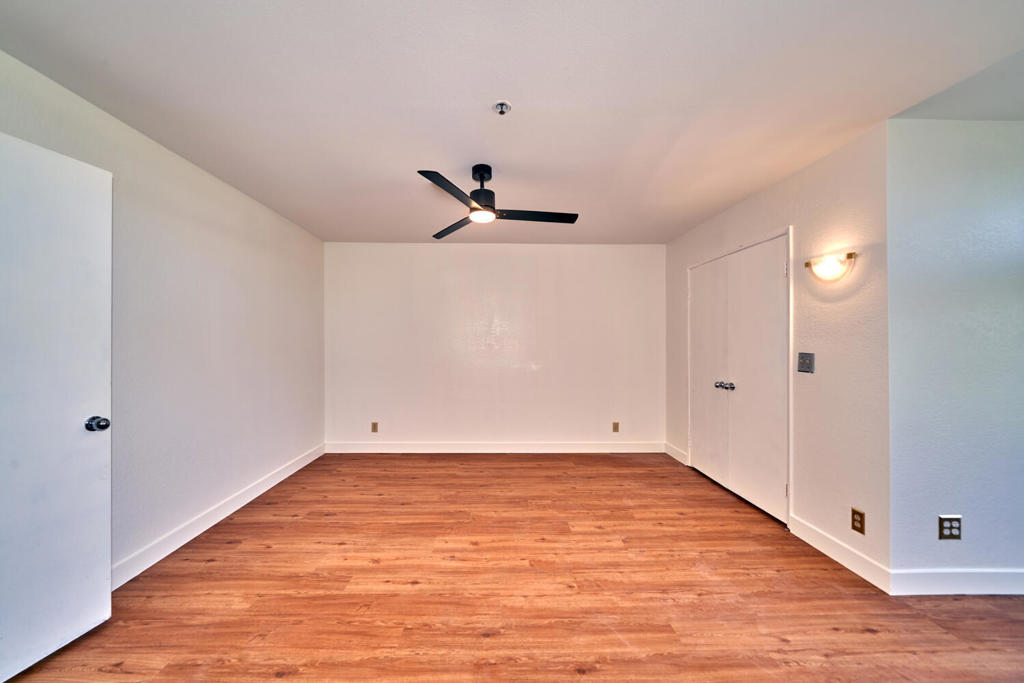 414 W Village Square N Property Photo 34