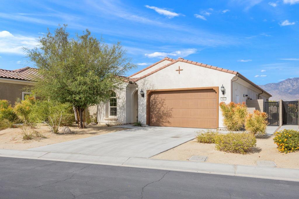 62 Syrah Property Photo 1