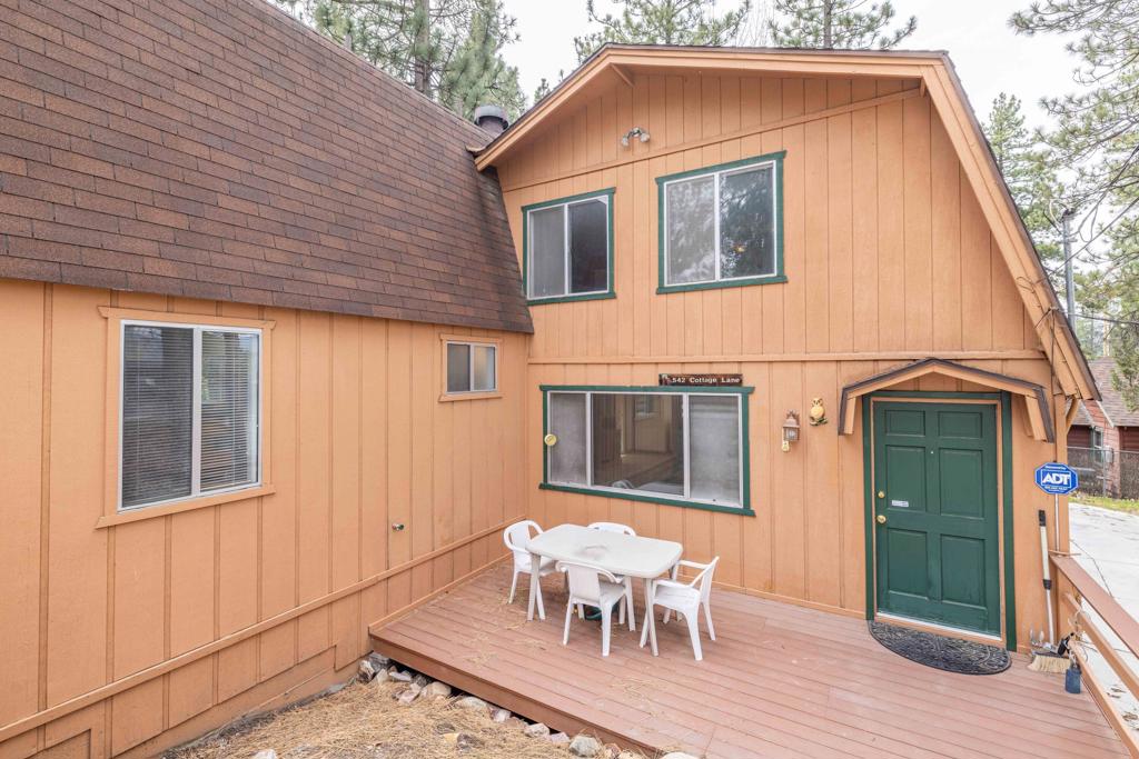 542 Cottage Lane Property Photo 9