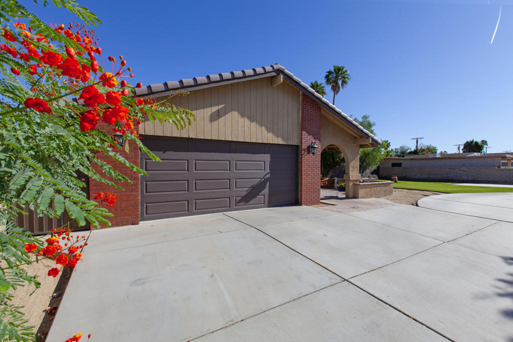 78620 Bottlebrush Drive Property Photo 5