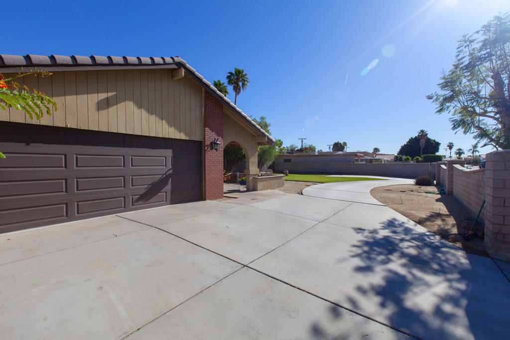 78620 Bottlebrush Drive Property Photo 6