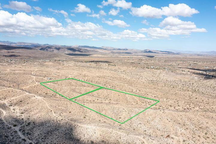 57352 Sunflower Drive Property Photo 2