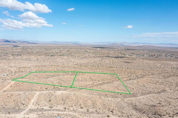 57352 Sunflower Drive Property Photo 8