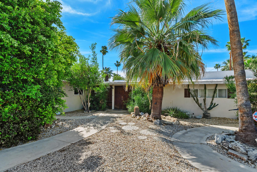 1077 S Riverside Drive Property Photo 1
