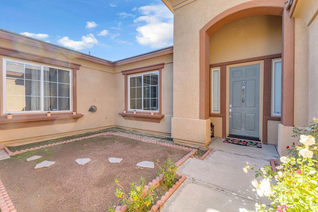 46109 Roadrunner Lane Property Photo 2