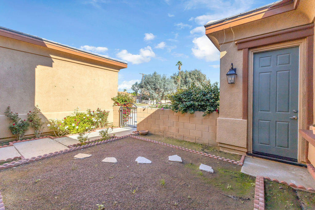 46109 Roadrunner Lane Property Photo 3