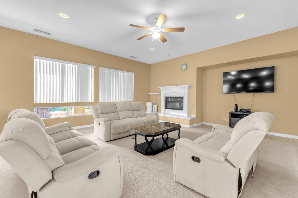 46109 Roadrunner Lane Property Photo 4