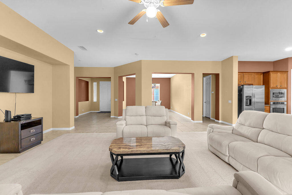 46109 Roadrunner Lane Property Photo 5