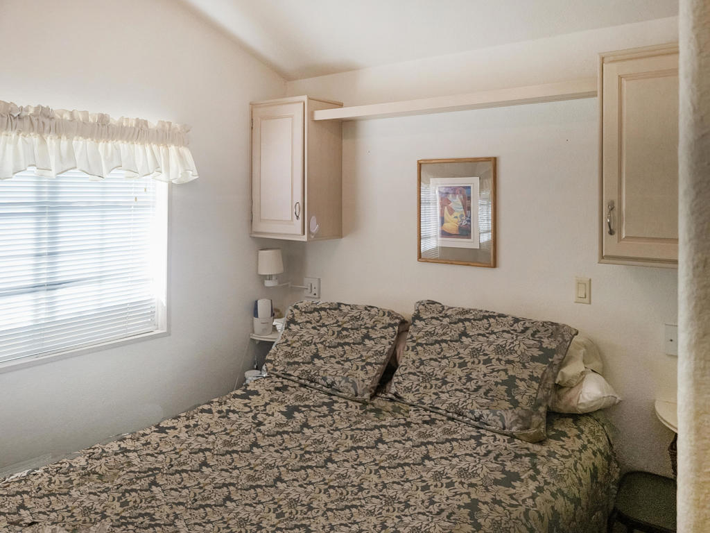 70200 Dillon Road 39 Property Photo 12