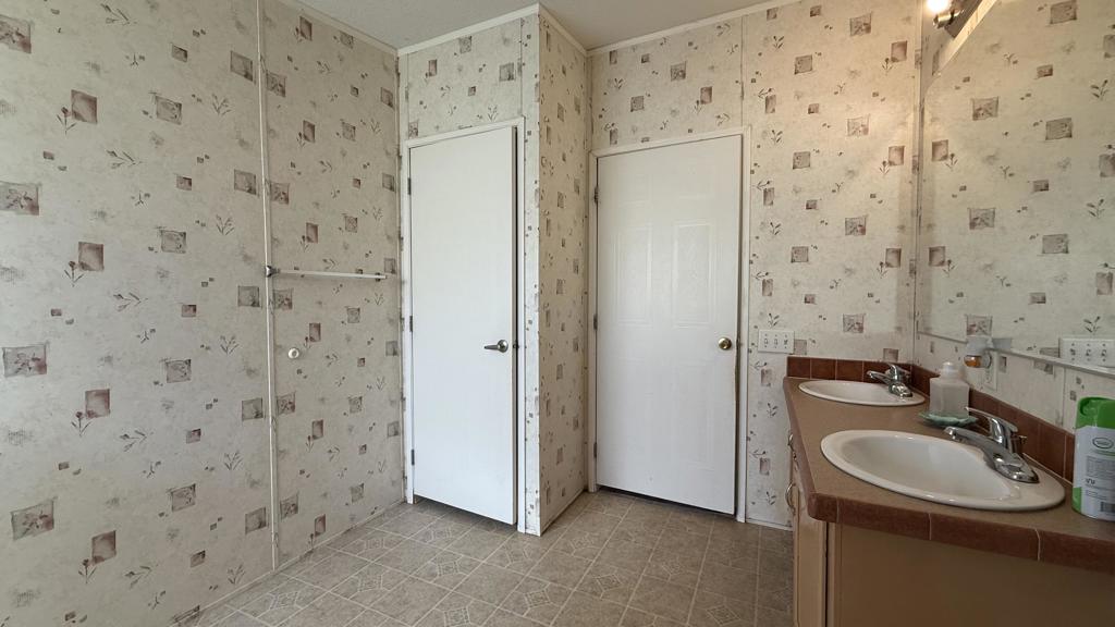 100331 Ebb Drive Property Photo 10