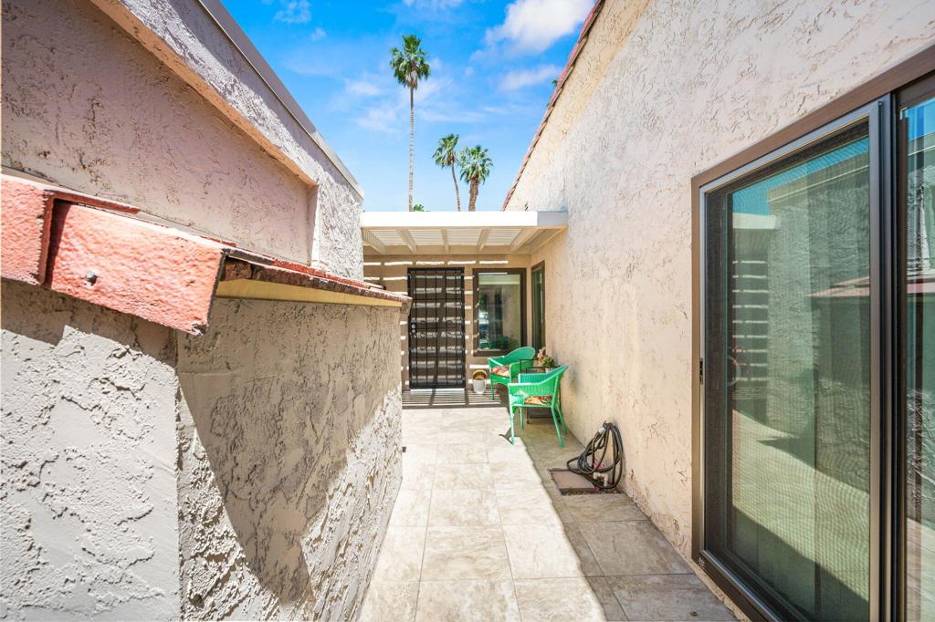 68390 Calle Barcelona Property Photo 3