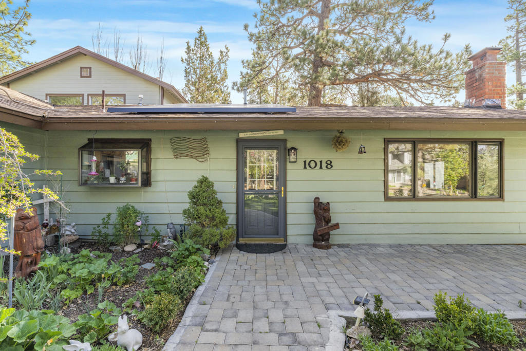 1018 Feather Mountain Drive Property Photo 4