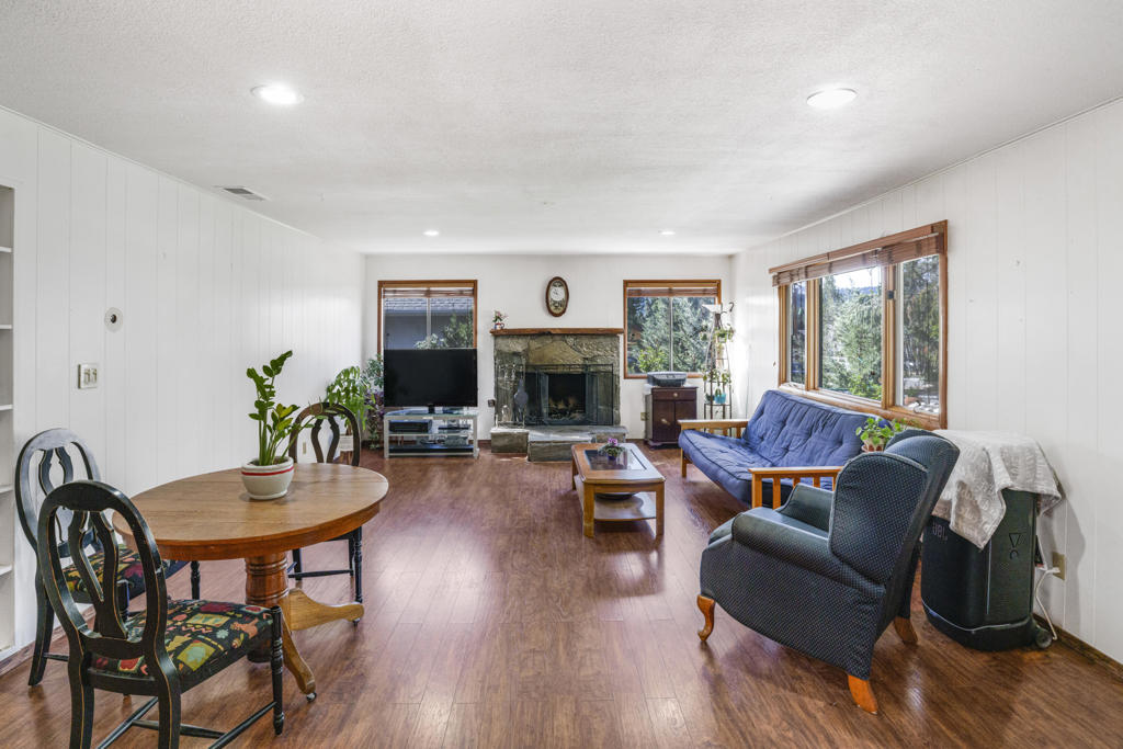 1018 Feather Mountain Drive Property Photo 5