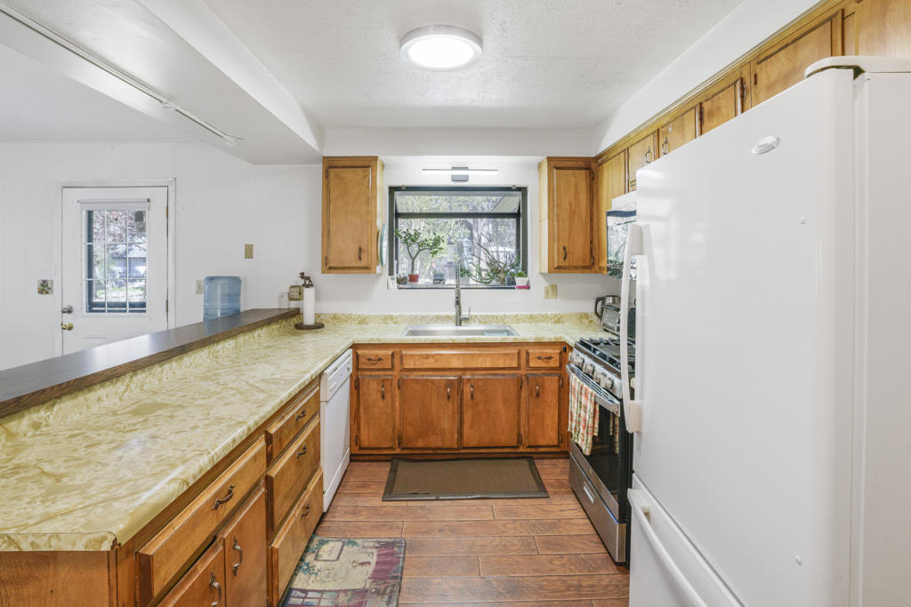 1018 Feather Mountain Drive Property Photo 11