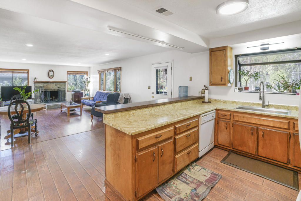 1018 Feather Mountain Drive Property Photo 12