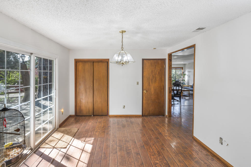 1018 Feather Mountain Drive Property Photo 13