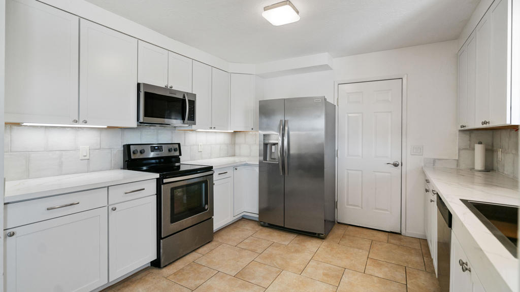 43255 Illinois Avenue Property Photo 4