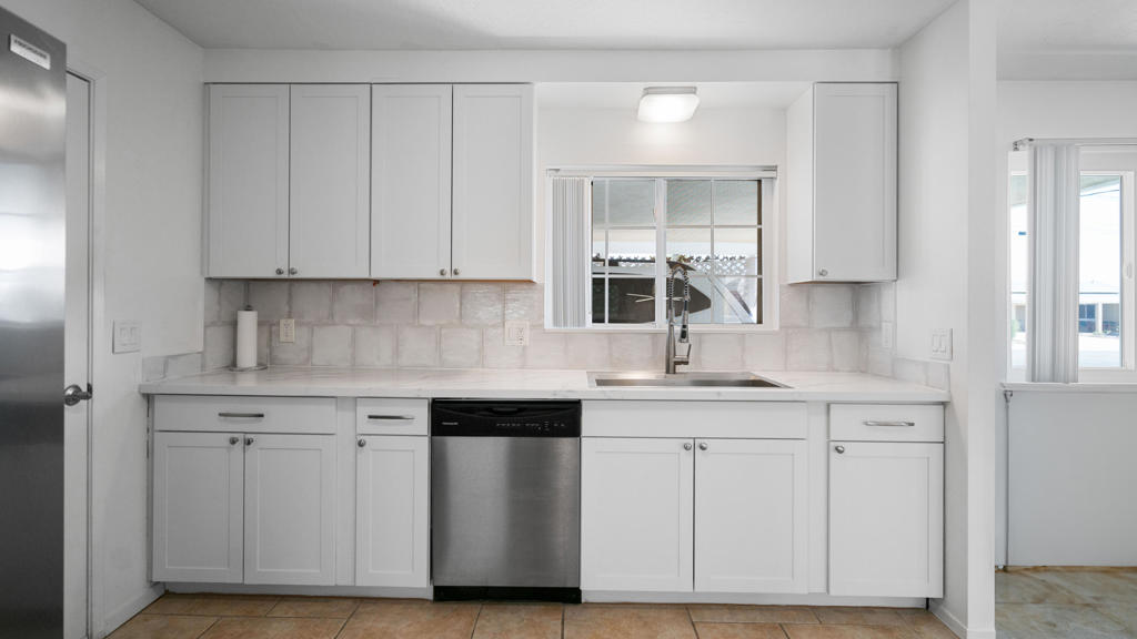 43255 Illinois Avenue Property Photo 5