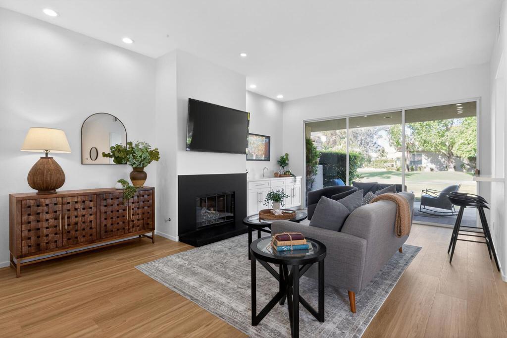 59 Oak Tree Drive Property Photo 4