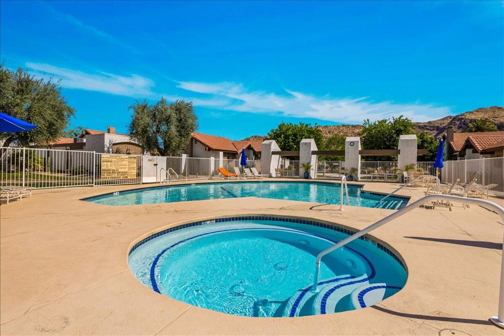2389 E Miramonte Circle B Property Photo 2