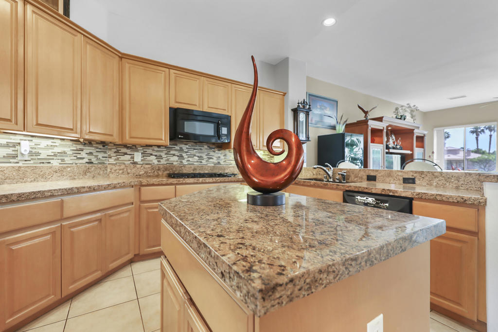 47760 Via Montana Property Photo 3